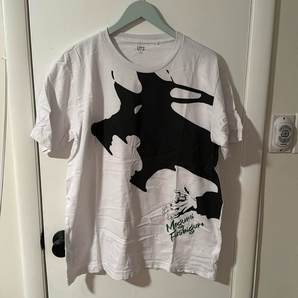 💸 Bundle of Anime Tees Sizes Medium & Large